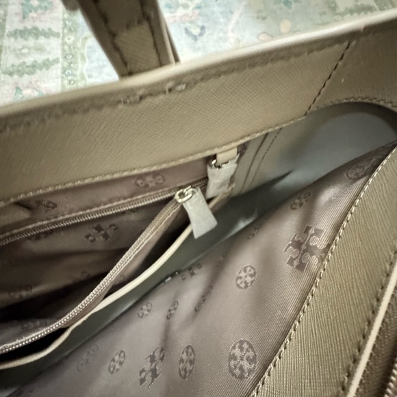 Tory Burch York Buckle Tote - Picture 8 of 10